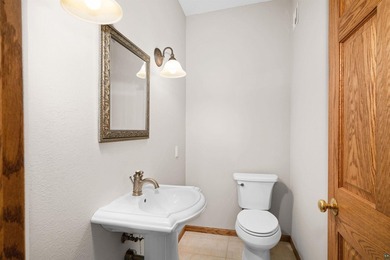 Welcome to this beautifully maintained 4-bedroom, 3-bath - photo 18