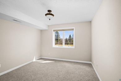 Welcome to this beautifully maintained 4-bedroom, 3-bath - photo 23
