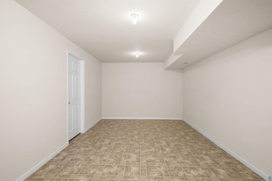 Welcome to this beautifully maintained 4-bedroom, 3-bath - photo 28