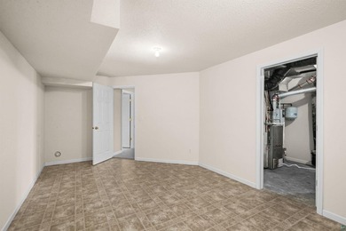 Welcome to this beautifully maintained 4-bedroom, 3-bath - photo 29