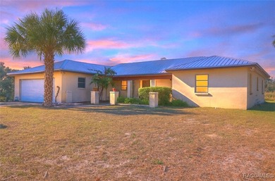 (private lake, pond, creek) Home For Sale in Crystal River Florida