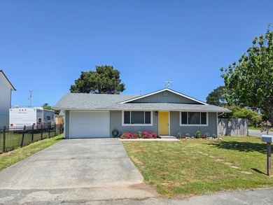 Income Potential! Welcome to this adorable 3-bedroom 1-bath home - photo 3