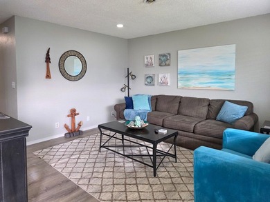 Income Potential! Welcome to this adorable 3-bedroom 1-bath home - photo 6