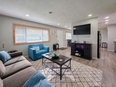 Income Potential! Welcome to this adorable 3-bedroom 1-bath home - photo 8