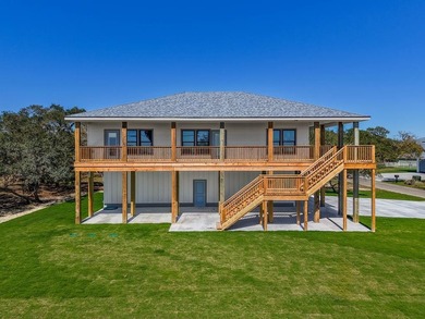 Southern architecture coupled with Texas Coastal vibes. New - photo 3