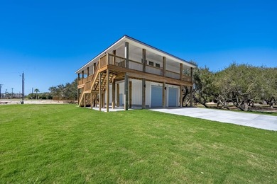 Southern architecture coupled with Texas Coastal vibes. New - photo 4