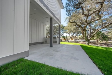 Southern architecture coupled with Texas Coastal vibes. New - photo 9