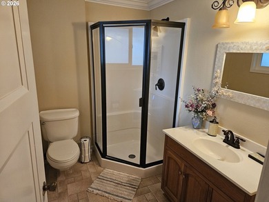Premier, fully furnished corner unit in ground level Marine - photo 14