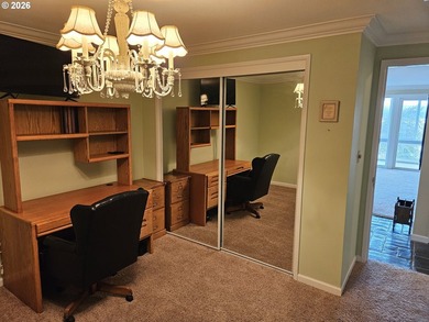 Premier, fully furnished corner unit in ground level Marine - photo 16