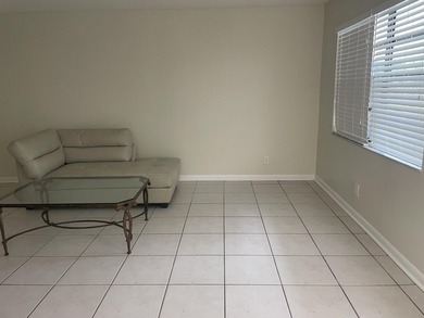 Very Nice 2 Bedroom 2 bath, Deluxe unit Tiled and vinyl Laminate - photo 5