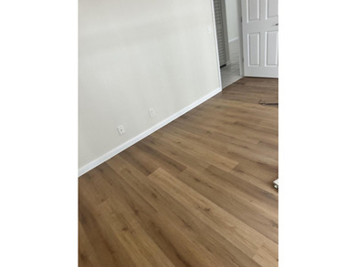 Very Nice 2 Bedroom 2 bath, Deluxe unit Tiled and vinyl Laminate - photo 6
