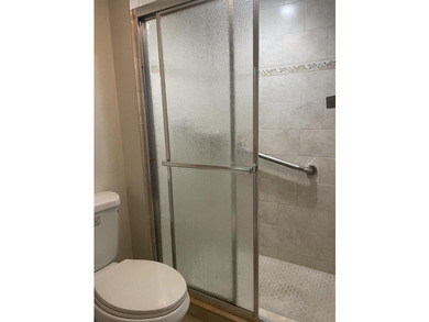 Very Nice 2 Bedroom 2 bath, Deluxe unit Tiled and vinyl Laminate - photo 8