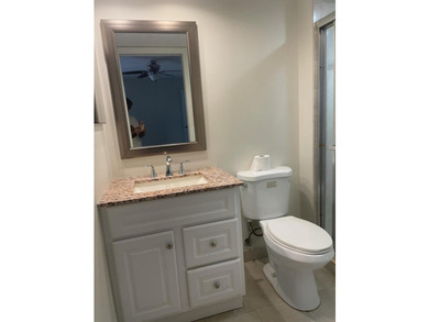 Very Nice 2 Bedroom 2 bath, Deluxe unit Tiled and vinyl Laminate - photo 9