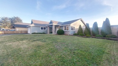 (private lake, pond, coastal) Home For Sale in Crescent City California