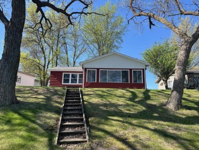 Lake Home Sale Pending in Spirit Lake, Iowa