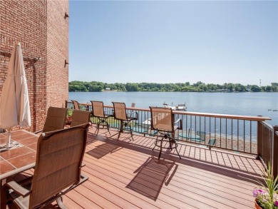 Tanners Lake Condo For Sale in Oakdale Minnesota