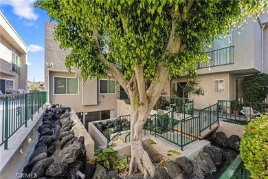 Beautiful Turn Key Corner Townhome in centrally located San - photo 5