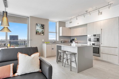 Super Popular Money Maker 3Br/2.5Ba Corner  Residence with Ocean - photo 4