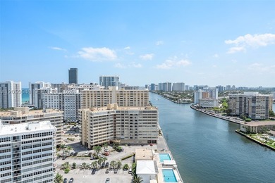 Super Popular Money Maker 3Br/2.5Ba Corner  Residence with Ocean - photo 7