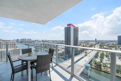 Super Popular Money Maker 3Br/2.5Ba Corner  Residence with Ocean - photo 9
