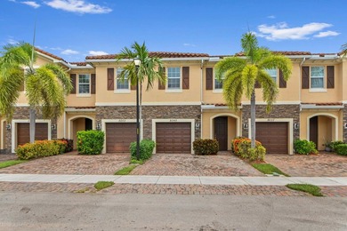 Welcome to this charming townhouse in Charleston Commons, West - photo 1