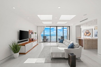 A truly rare offering in Boca Raton, this exquisitely reimagined - photo 2