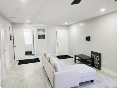 Welcome to easy, first-floor living in this beautifully - photo 3