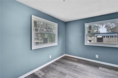 This beautifully renovated mobile home in Homosassa offers a - photo 10