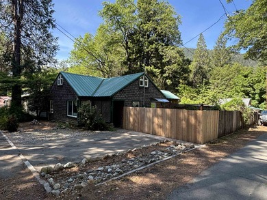 Lake Home For Sale in Dunsmuir, California