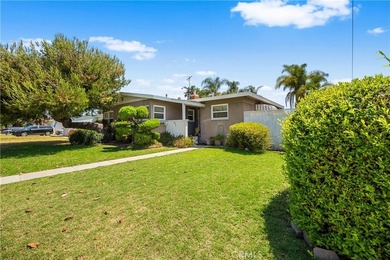 Wonderful mid-century Plaza property situated on a very generous - photo 4