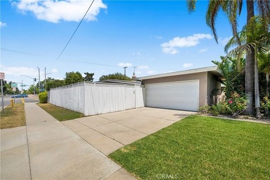 Wonderful mid-century Plaza property situated on a very generous - photo 7