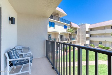 Enjoy ocean views from this beautifully updated 1BR/1BA condo in - photo 22