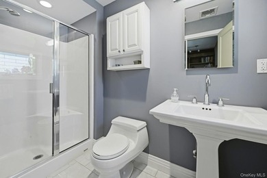 New To Market! Beautifully appointed and architecturally - photo 23