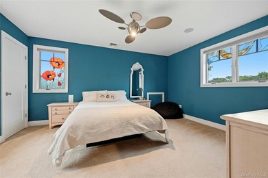New To Market! Beautifully appointed and architecturally - photo 27