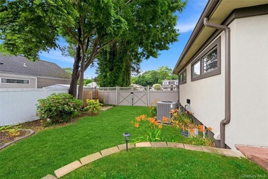 New To Market! Beautifully appointed and architecturally - photo 33