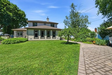 New To Market! Beautifully appointed and architecturally - photo 34