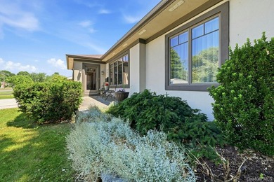 New To Market! Beautifully appointed and architecturally - photo 38