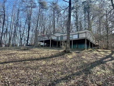 Lake Home Sale Pending in Mammoth Cave, Kentucky