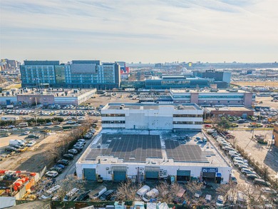 Prime office building located along the busy commercial corridor - photo 11