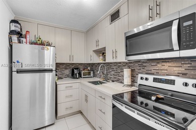 First-floor condo in the desirable Summit Chase community - photo 1
