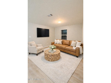 Well-designed single-family home featuring open-concept living - photo 3