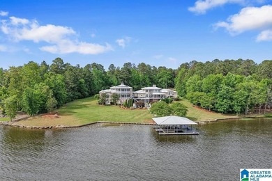 Experience the kind of lakefront estate that is convenient to - photo 2