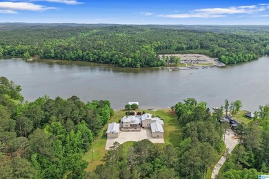 Experience the kind of lakefront estate that is convenient to - photo 4
