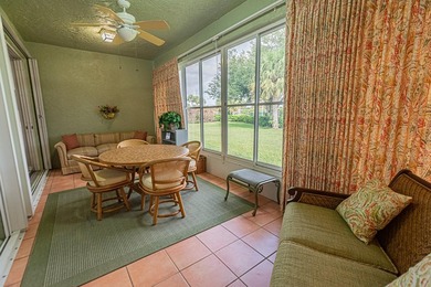 Gorgeous updated 2/2/2 with flex room with high-end finishes - photo 15