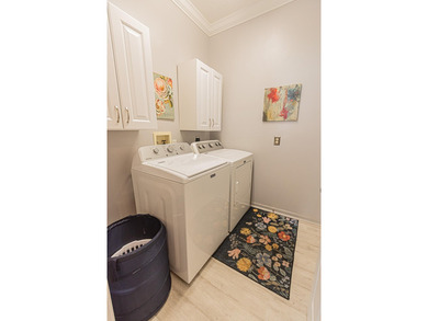 Gorgeous updated 2/2/2 with flex room with high-end finishes - photo 17