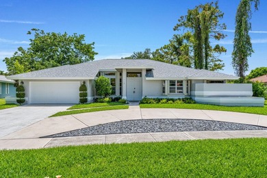 Welcome to this spacious single-story pool home in the - photo 4