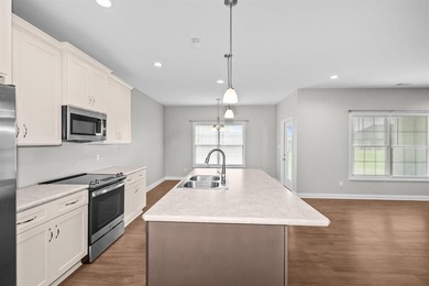 Welcome to Woodland Ridge! Built in 2022, this thoughtfully - photo 11