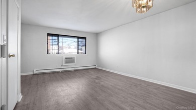 Fully renovated, modern appliances, beautiful, spacious - photo 12
