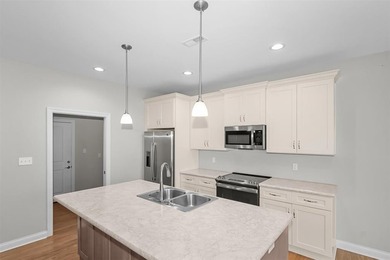 Welcome to Woodland Ridge! Built in 2022, this thoughtfully - photo 12
