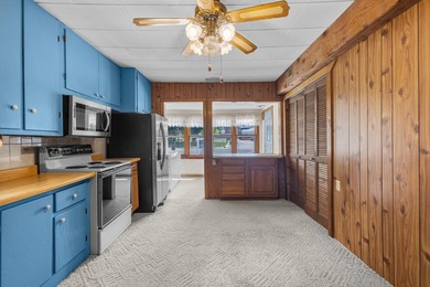 Bring your vision to this charming lakefront home on beautiful - photo 12